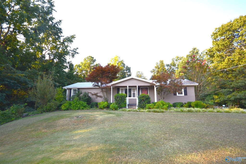 ranch-style house with a front yard