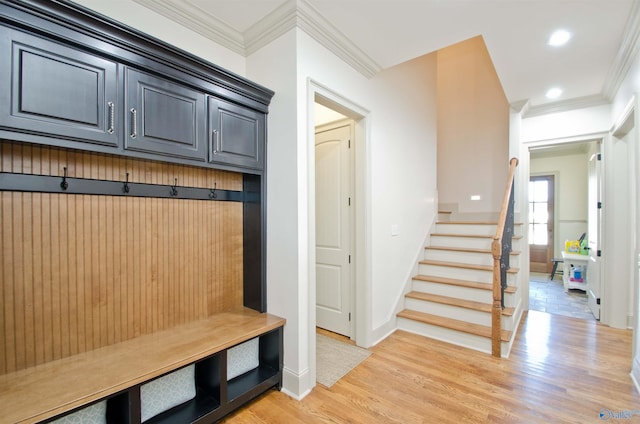 mudroom featuring recessed lighting, baseboards, light wood finished floors, and ornamental molding