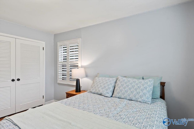 bedroom with baseboards and a closet