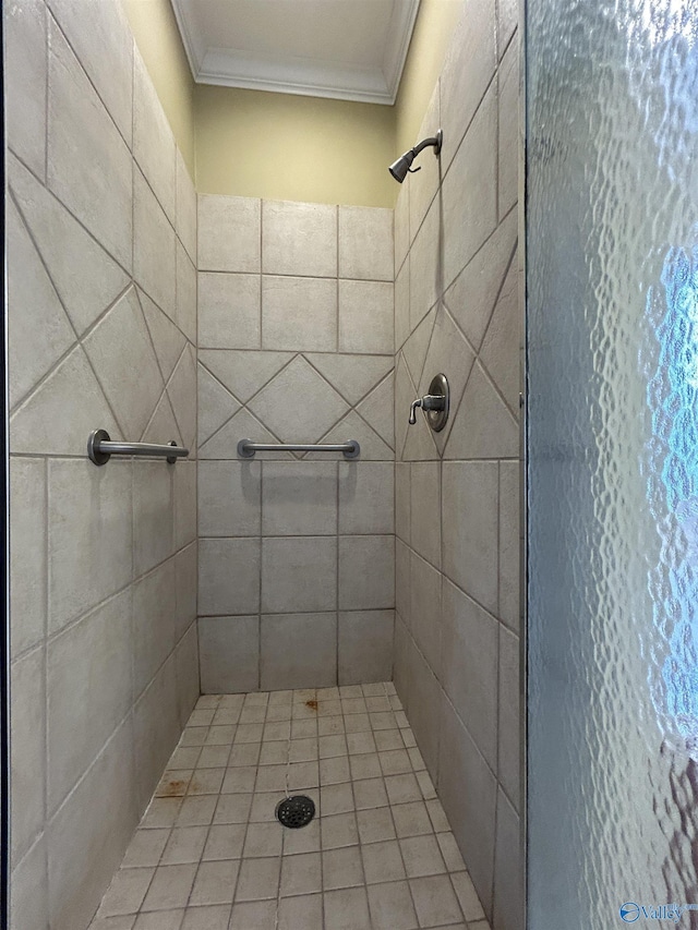 bathroom with crown molding and tiled shower