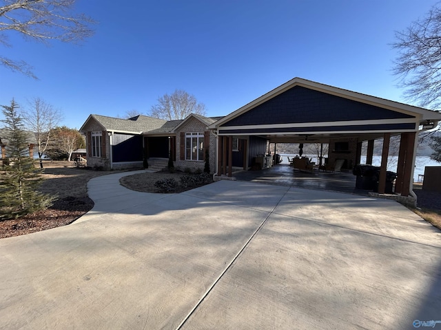 single story home with a carport