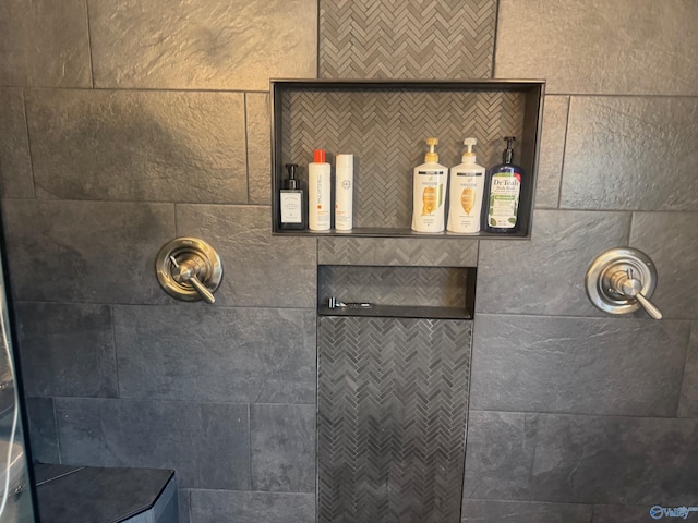 details with a tile shower