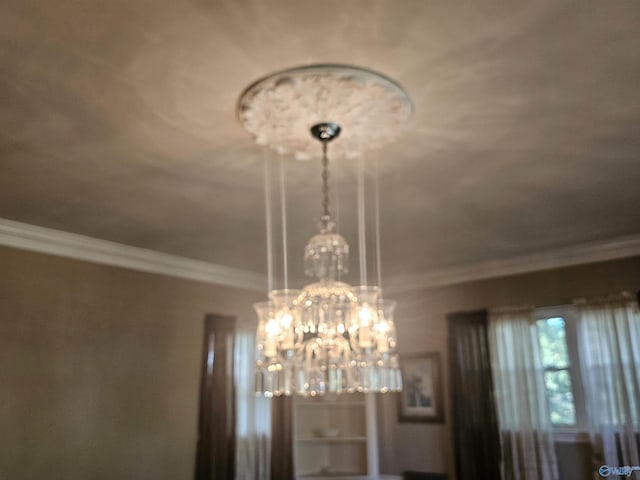 room details featuring a chandelier and ornamental molding