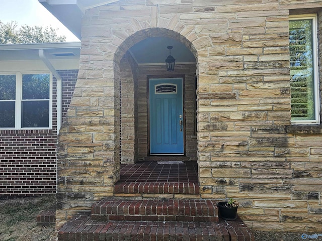 property entrance featuring stone siding