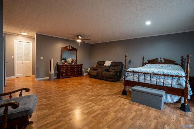 bedroom featuring a textured ceiling, light hardwood / wood-style floors, ornamental molding, and ceiling fan