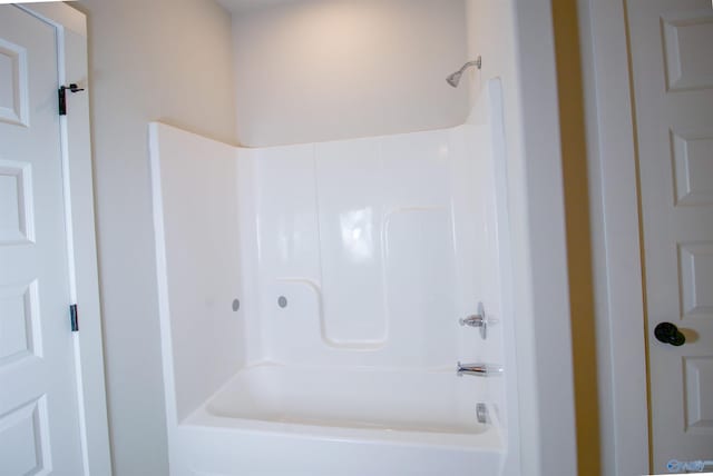 bathroom featuring shower / tub combination