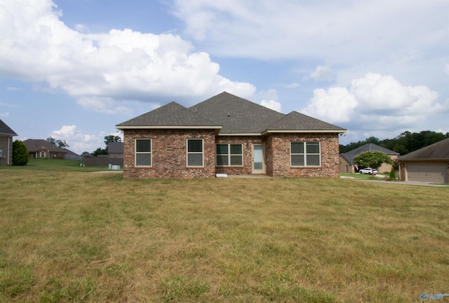 view of front of house featuring a front lawn