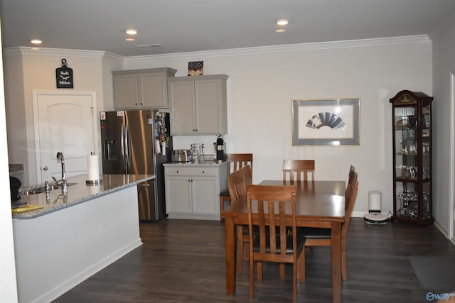 dining room featuring recessed lighting, dark wood-style flooring, crown molding, and baseboards