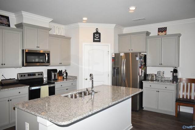 kitchen featuring ornamental molding, dark wood-style flooring, stainless steel appliances, gray cabinetry, and a sink