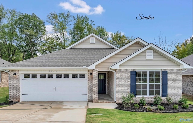 view of front facade featuring a garage and a front yard