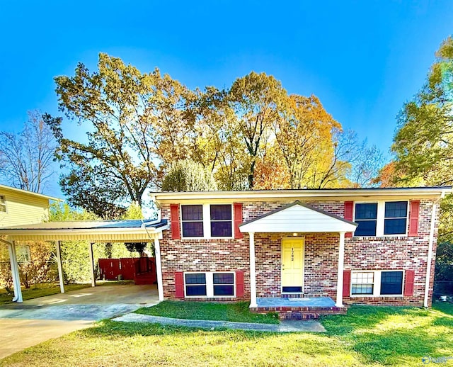 view of front facade featuring a front yard and a carport