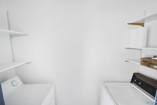 washroom featuring laundry area and independent washer and dryer