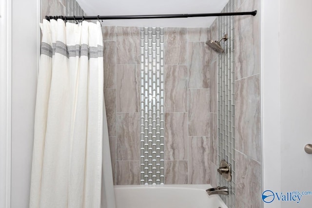 full bath with shower / bath combination with curtain