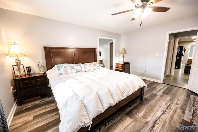 bedroom featuring dark wood-style floors, baseboards, and ceiling fan