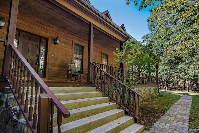 property entrance with covered porch