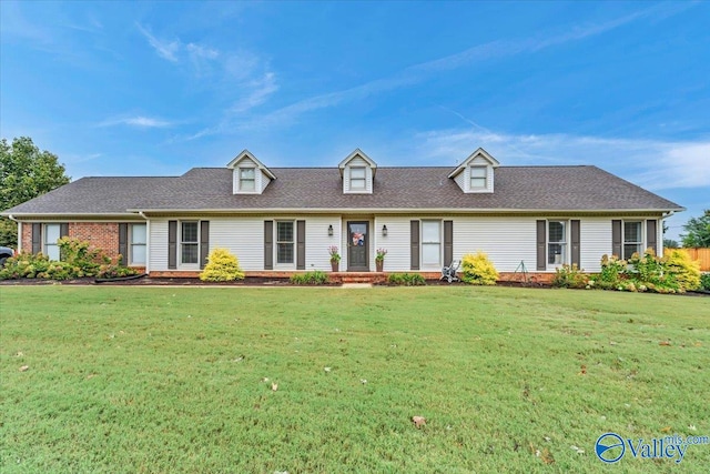 cape cod home featuring a front yard