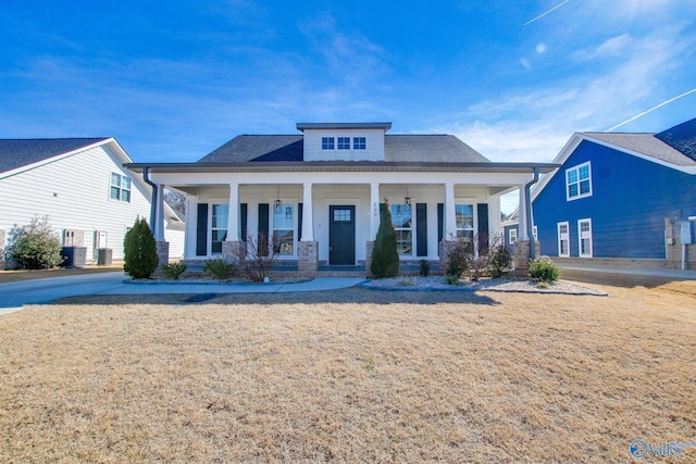 view of front of home featuring a porch and a front yard