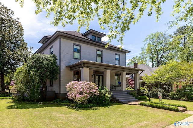 view of front of property featuring a front lawn and a porch