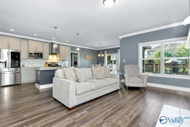 living room with recessed lighting, baseboards, dark wood-type flooring, and ornamental molding