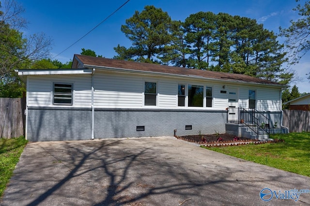 view of front facade featuring brick siding, crawl space, and fence