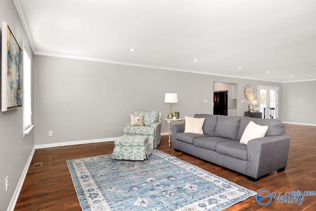 living area featuring recessed lighting, visible vents, ornamental molding, wood finished floors, and baseboards