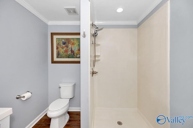 full bath with toilet, a shower stall, visible vents, and ornamental molding