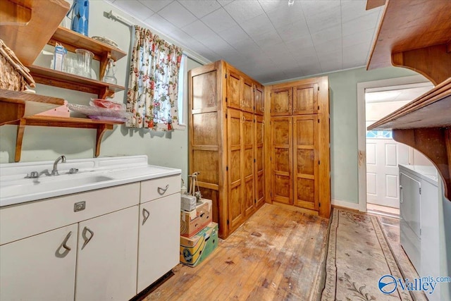 104 Myrtle Pl, Stevenson, AL 35772 - laundry area featuring light wood-style floors and washer / clothes dryer