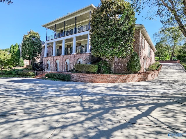 view of front of house with a balcony