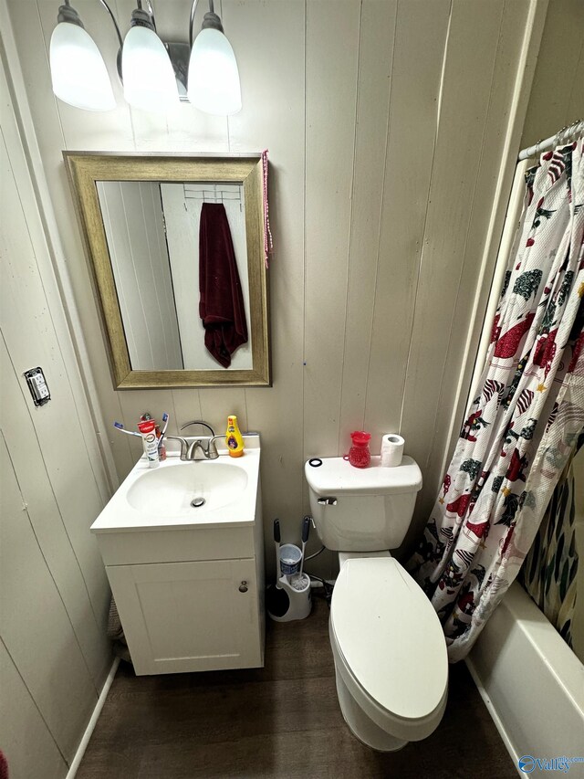 full bathroom featuring wood-type flooring, shower / bath combo, toilet, and vanity