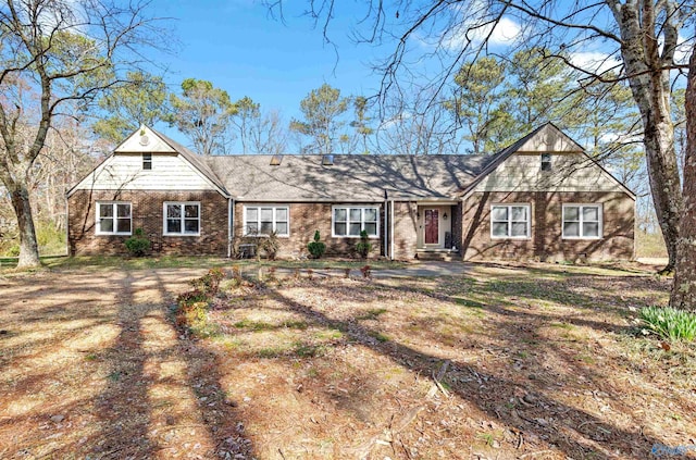 view of front facade featuring brick siding