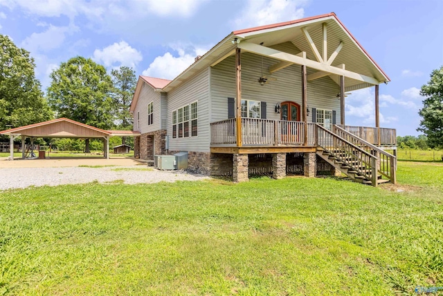 view of front of home featuring central AC unit and a front yard