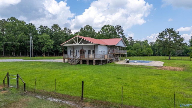 view of front of property featuring a front lawn and covered porch