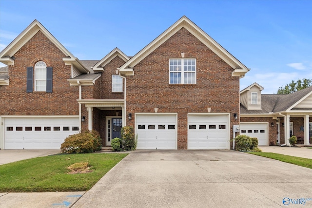 view of front of property featuring a front yard and a garage