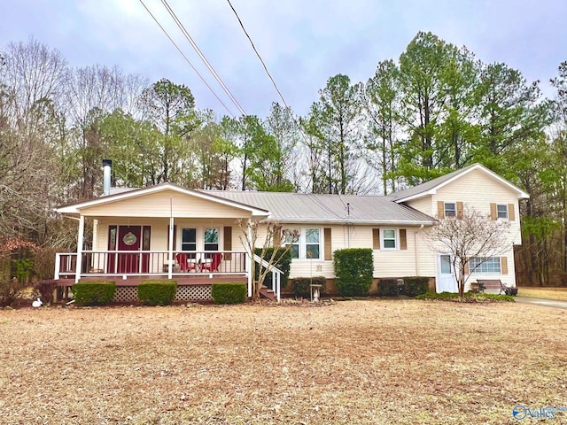 view of front of property featuring a porch