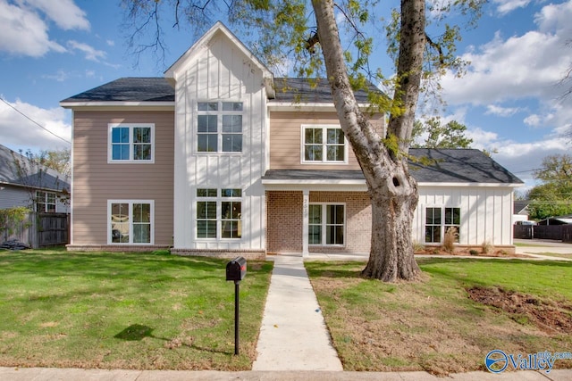 view of front facade with a front yard