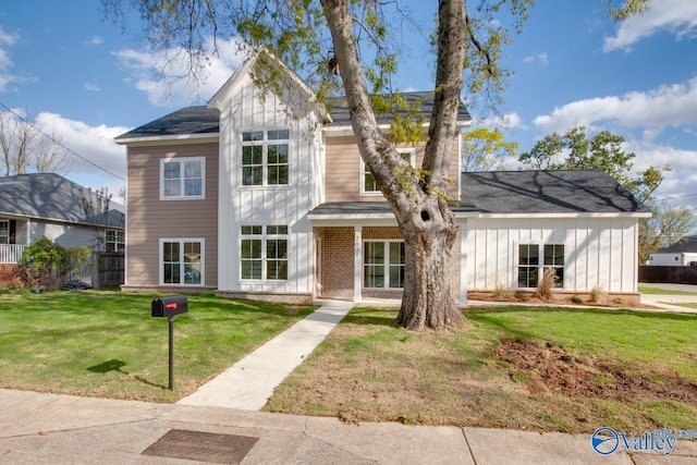 view of front of home featuring a front lawn