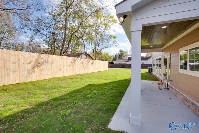 view of yard with a patio area