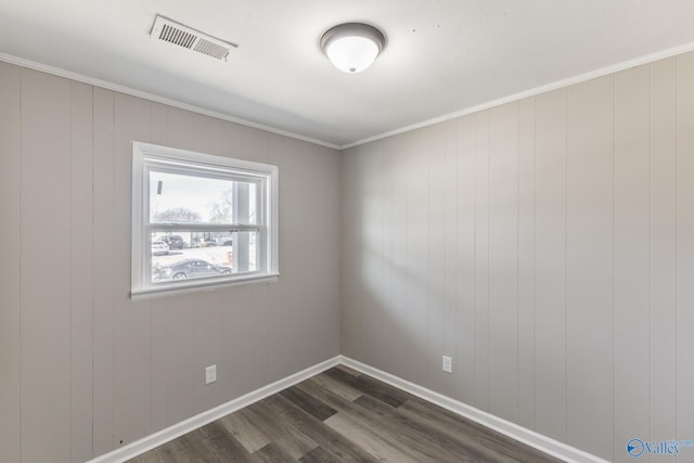 empty room with dark wood-type flooring and crown molding