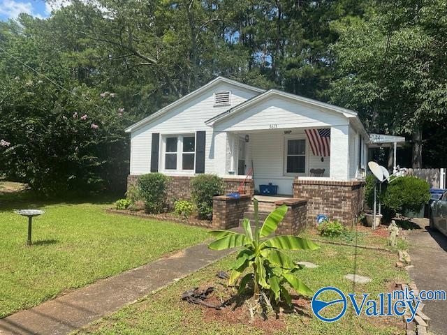 3613 Mcvay St, Huntsville, AL 35805 - bungalow-style home featuring a porch, a front lawn, and brick siding