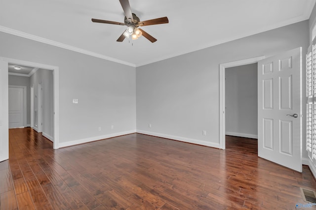 unfurnished room featuring dark wood-type flooring, ornamental molding, and ceiling fan