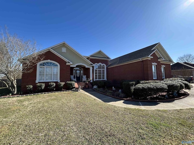 view of front facade featuring brick siding and a front lawn