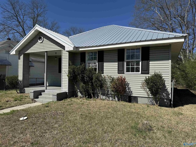 view of front of house with a front lawn