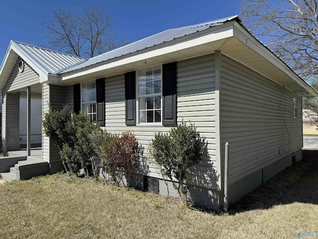 view of side of property with a lawn