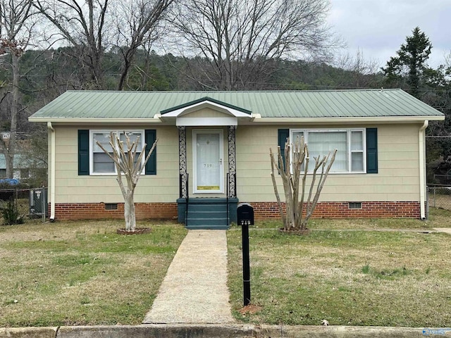 view of front facade featuring a front lawn