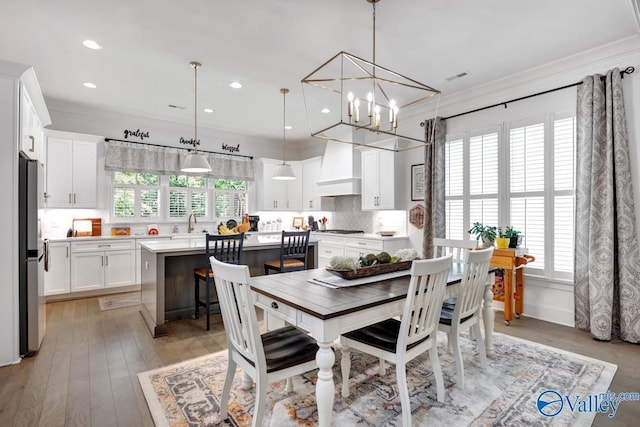dining area featuring an inviting chandelier, ornamental molding, visible vents, and recessed lighting