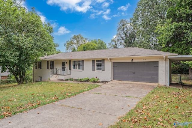 ranch-style home with a front yard