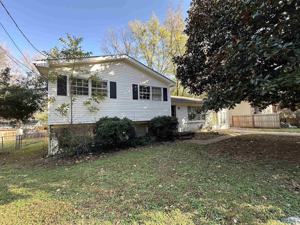 tri-level home with a front lawn