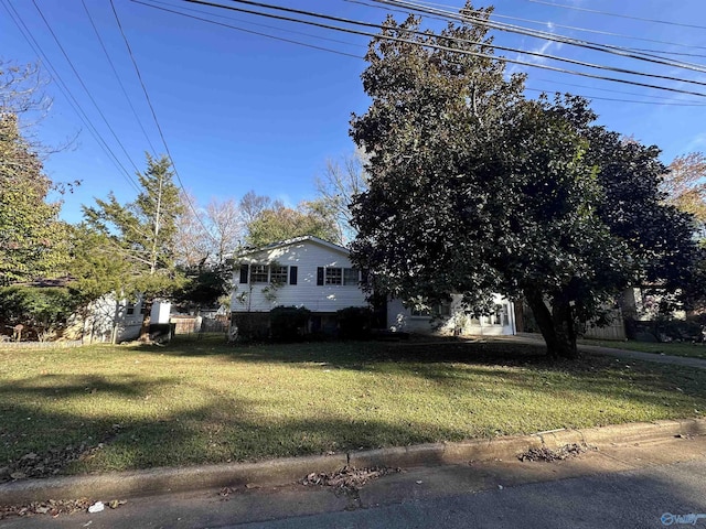 view of front of house with a front lawn