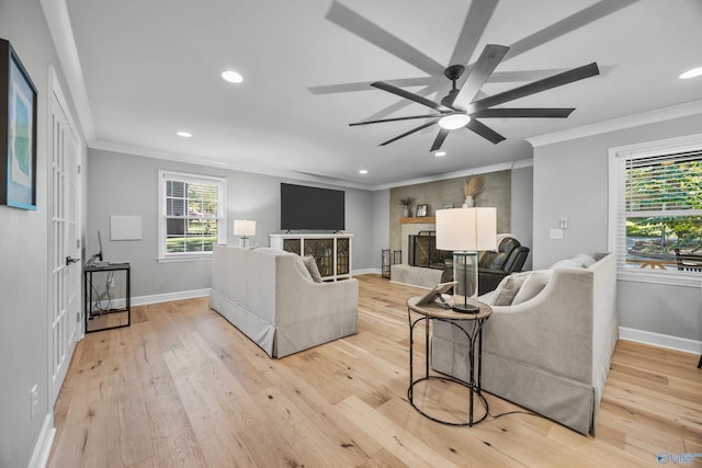 living room with crown molding, light wood-type flooring, and ceiling fan