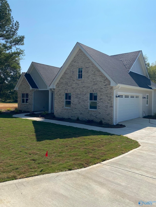 view of front facade featuring a garage and a front lawn